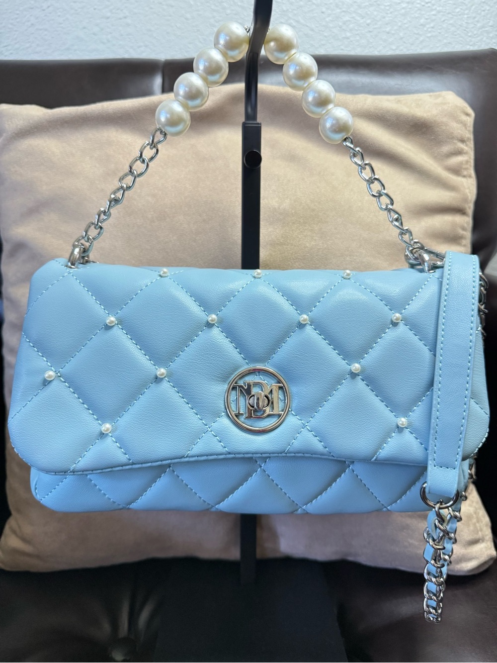 STUDIO BADGLEY MISCHKA TIFFANY BLUE ROUND LETTER LOCK PEARL QUILT DESIGN BAG